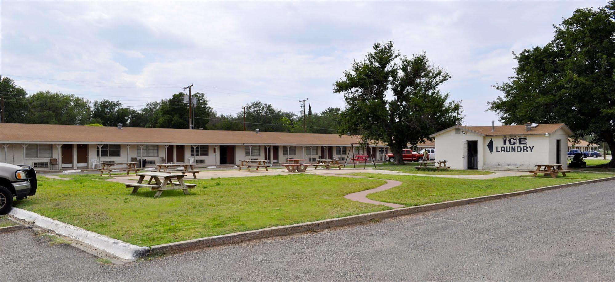 Andrews Motor Inn エクステリア 写真